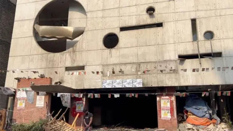 আ.লীগের বিভিন্ন কার্যালয়ে নেতাকর্মীদের প্রবেশের চেষ্টার নেপথ্যে কী?