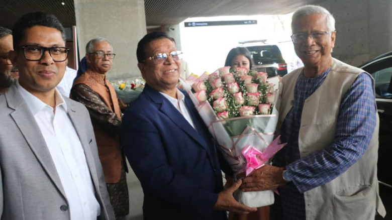 আপন অঙ্গনে ফিরলেন অধ্যাপক মুহাম্মদ ইউনূস