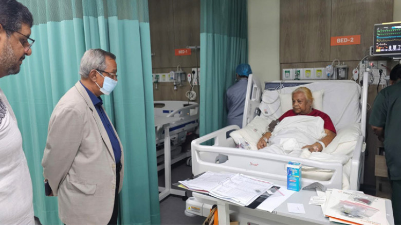 হাসপাতালে সেলিমা রহমানকে দেখতে গেলেন এমপি জয়নুল আবেদীন
