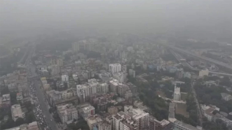 বায়ুদূষণে ফের শীর্ষে ঢাকা
