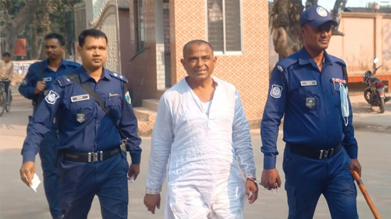 আ.লীগ নেতাকে মারধরের পর পুলিশে দিল স্থানীয়রা