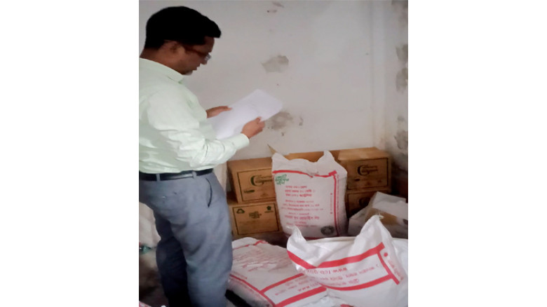 খুলনায় বিপুল পরিমাণ টিসিবির পণ্য জব্দ