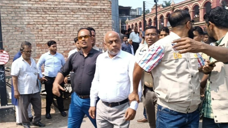 আদালত ভাঙচুর মামলায় বরিশাল আইনজীবী সমিতির সভাপতি গ্রেপ্তার