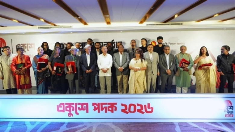 একুশে পদক তুলে দিলেন প্রধানমন্ত্রী
