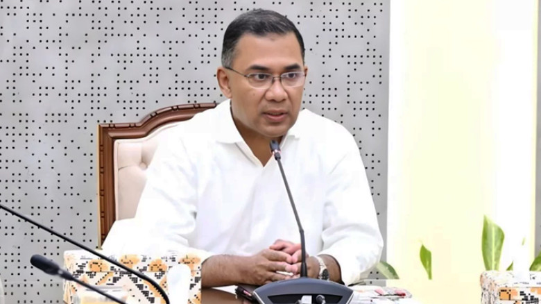 ছুটির দিনেও অফিস করলেন প্রধানমন্ত্রী