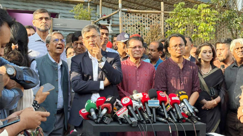 প্রথম আলোতে অগ্নিসংযোগ: দুই মাসের মধ্যে তদন্ত শেষের নির্দেশ স্বরাষ্ট্রমন্ত্রীর