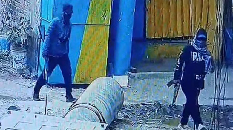 কোটি টাকা চাঁদা না পেয়ে পুলিশ পাহারায় থাকা ব‍্যবসায়ীর বাসায় মুহুর্মুহু গুলি