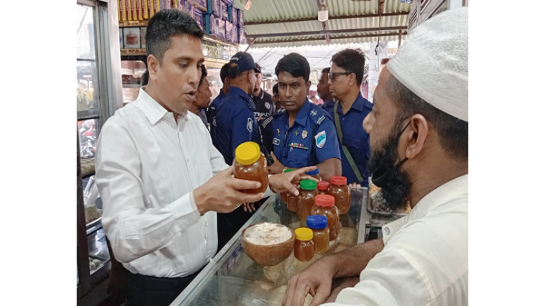 যশোরে ভোক্তা অধিদপ্তরের অভিযান, ৩ প্রতিষ্ঠানকে ৫০ হাজার টাকা জরিমানা