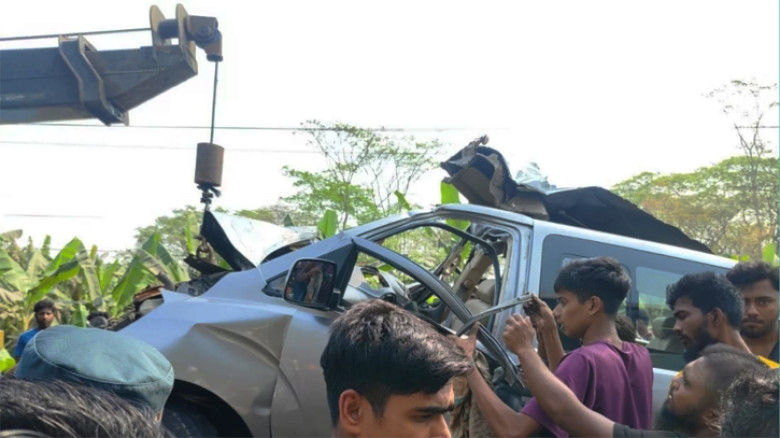 ঢাকা–বরিশাল মহাসড়কে বাস-মাইক্রোবাস সংঘর্ষে নিহত ২, আহত ৪