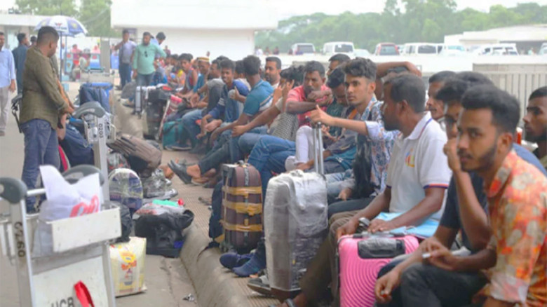 ভিসার মেয়াদ শেষ হওয়া প্রবাসীদের সহায়তায় হটলাইন চালু