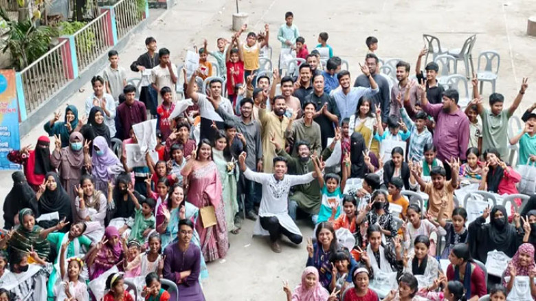 ২৫০ শিশুকে ঈদ উপহার দিলো ‘স্বপ্নালোড়ন বাংলাদেশ’, পাশে ছিলেন বাশার-আসিফ