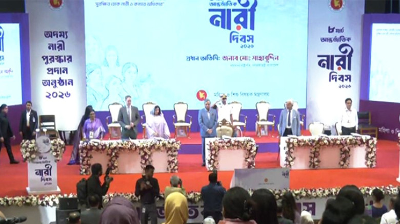 ‘শ্রেষ্ঠ অদম্য নারী’ সম্মাননা পেলেন খালেদা জিয়াসহ ছয় নারী