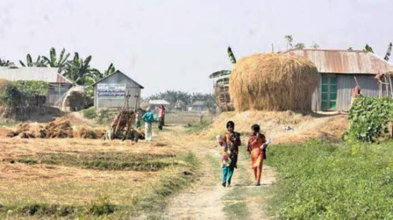 ‎চাল ভাজা, মুড়ি ও পানি দিয়ে ইফতার হয় কুড়িগ্রামের চরের মানুষের