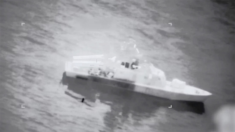 যুক্তরাষ্ট্রের বিমান হামলায় ইরানের ১৬টি মাইন স্থাপনকারী জাহাজ ধ্বংস