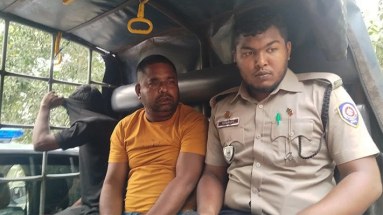 ঘরে বসেই বিএনপি নেতার ইয়াবা কারবার, ক্রেতা সেজে গেলেন মাদকদ্রব্য নিয়ন্ত্রণ অধিদপ্তর কর্মকর্তারা