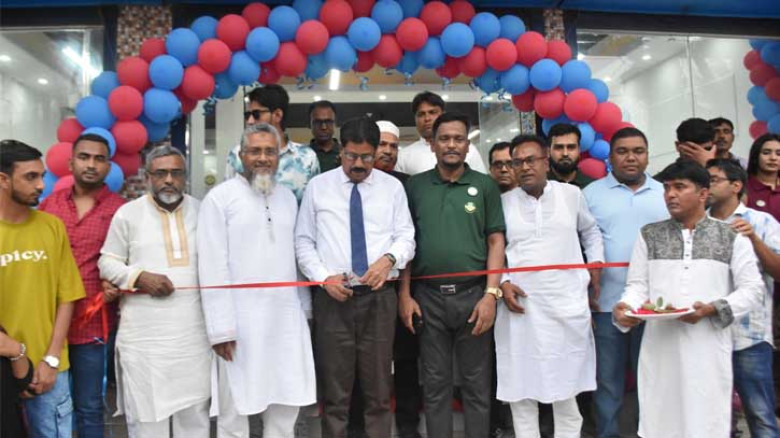 বাংলাদেশে প্রথম সম্পূর্ণ স্টিল বডিতে তৈরি ই-যানবাহনের শোরুম উদ্বোধন, এক চার্জে চলবে ১২০ কিলোমিটার