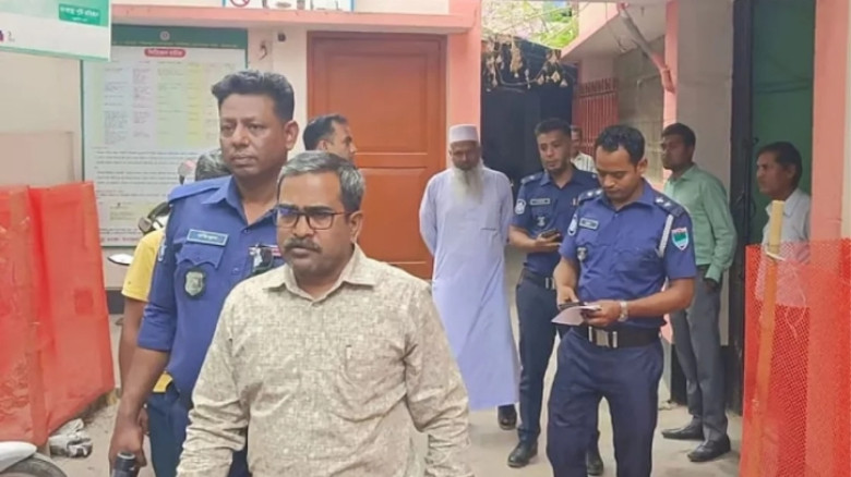 স্বাস্থ্যমন্ত্রীর ‘আত্মীয়’ পরিচয়ে চাঁদাবাজি, কথিত সাংবাদিক গ্রেপ্তার