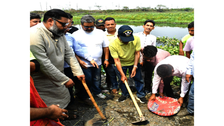 গাজীপুরে গাছা খালের পুনঃখনন কাজের উদ্বোধন করলেন মন্ত্রী ফকির মাহবুব আনাম