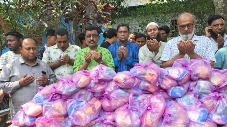 ব্রাহ্মণবাড়িয়ায় দুঃস্থদের মাঝে ঈদ সামগ্রী বিতরণ