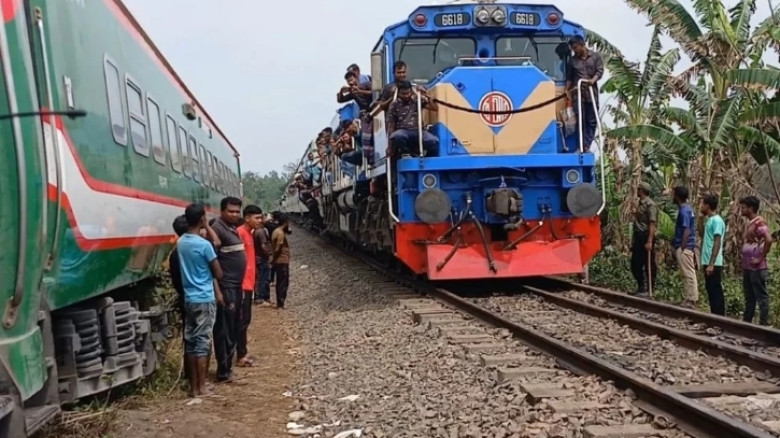 ২১ ঘণ্টা পর উত্তরাঞ্চলে ট্রেন চলাচল শুরু