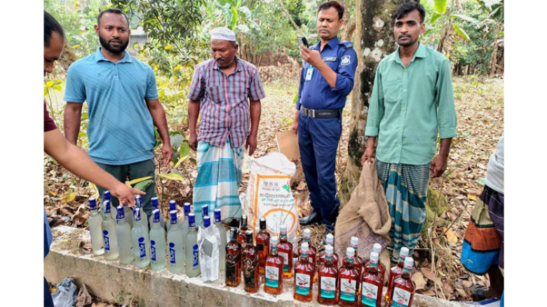 জব্দ ৪২ বোতল বিদেশী মদ, রেকর্ডেই উধাও ১৭