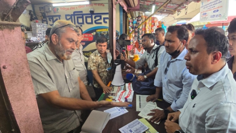 কেরানীগঞ্জে যাত্রীবেশে ইউএনও’র অভিযান, অতিরিক্ত ভাড়া আদায়ে ৪০ হাজার টাকা জরিমানা