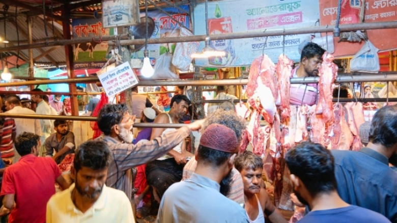 ঈদকে সামনে রেখে বাজারে অস্থিরতা, বাড়তি দামে মাছ-মাংস