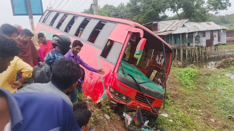 ভালুকায় চতুর্মুখী সংঘর্ষে নিহত ২, আহত ৩০