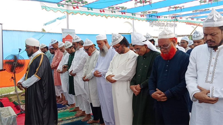 ফতুল্লায় সৌদির সঙ্গে মিল রেখে ঈদের নামাজ, দূরদূরান্ত থেকে মুসল্লিদের অংশগ্রহণ