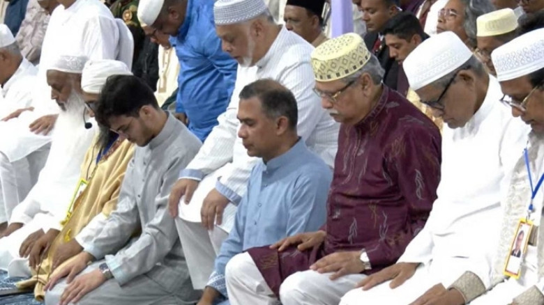 জাতীয় ঈদগাহে রাষ্ট্রপতি ও প্রধানমন্ত্রীর উপস্থিতিতে ঈদের প্রধান জামাত অনুষ্ঠিত