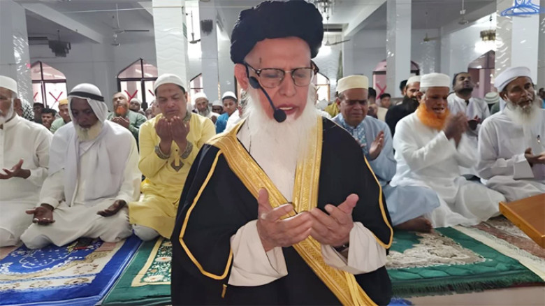 চোখের জলে গুনাহ মাফের আরজি, ঈদের নামাজে বিশ্ব কল্যাণে মোনাজাত