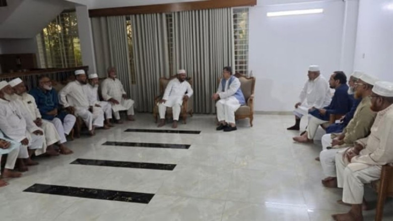 জামায়াত নেতাদের সঙ্গে ঈদের শুভেচ্ছা বিনিময়ে স্বরাষ্ট্রমন্ত্রী