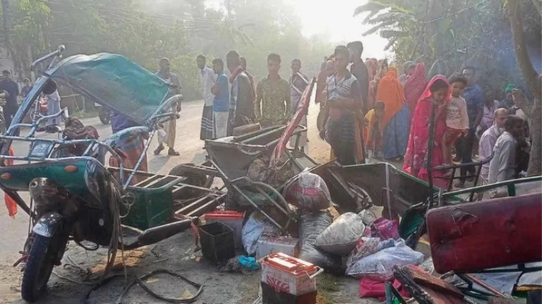 নাটোরে ট্রাক-ইজিবাইক সংঘর্ষে নিহত ৩, আহত ৫