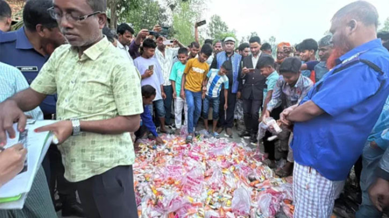 রংপুরে আইসক্রিমের ভেতরে মিলল কেঁচো: কারখানায় প্রশাসনের অভিযান, জরিমানা