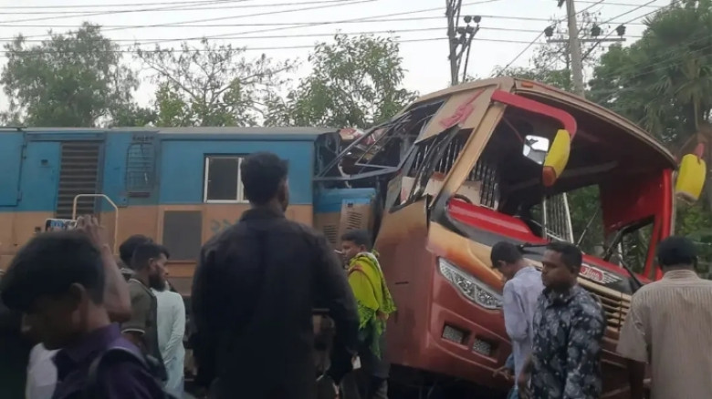 দায়িত্বে অবহেলার কারণেই কুমিল্লায় ট্রেন দুর্ঘটনা, ঘটনাস্থলে ছিলেন না দুই গেটম্যানের কেউই