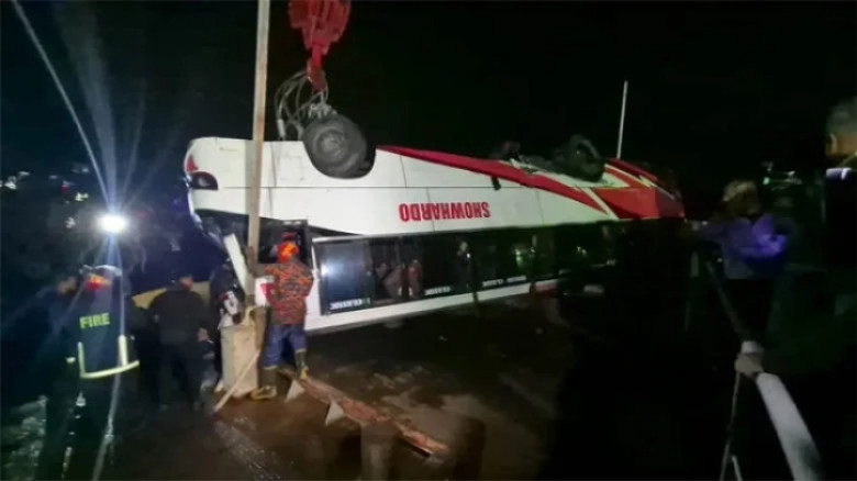 দৌলতদিয়ায় পদ্মায় বাসডুবি: মৃতের সংখ্যা বেড়ে ২৫, শনাক্ত ২১