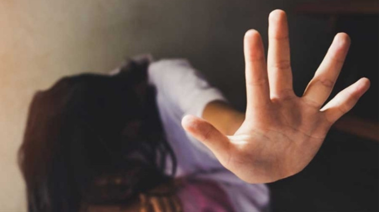 নিজ স্ত্রীকে ১২০ জনের কাছে বিক্রি!