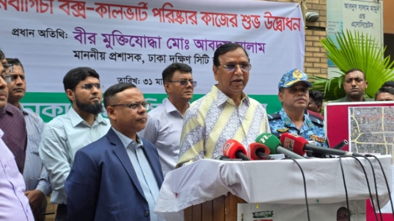 জলাবদ্ধতা নিরসনে ডিএসসিসির মাসব্যাপী বিশেষ পরিষ্কার অভিযান শুরু