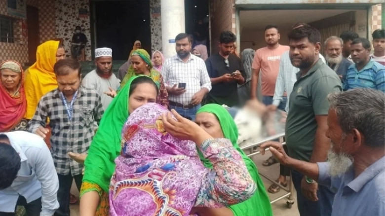ফুয়েল কার্ডের জন্য দীর্ঘ  লাইনে দাঁড়িয়ে স্ট্রোকে মৃত্যু