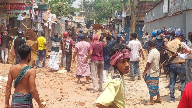 দুইদিন ধরে এক গ্রামের বিপক্ষে ৮ গ্রামের সংঘর্ষ, আহত শতাধিক