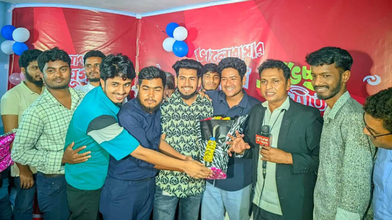 যমুনা টেলিভিশনের এক যুগ পূর্তি উদযাপনে পেট্রোল দিয়ে অভিনব শুভেচ্ছা
