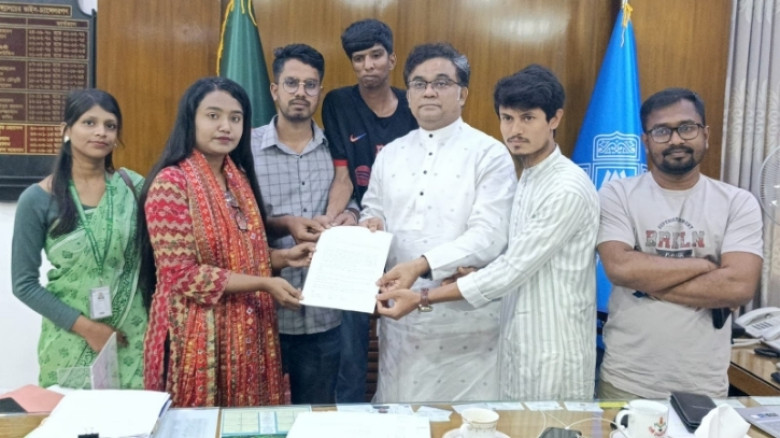 রাজনৈতিক স্বার্থে জাকসু ব্যবহারের অভিযোগ, তিন দাবিতে স্মারকলিপি