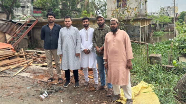 পঞ্চবটিতে স্বাস্থ্যকেন্দ্র পরিদর্শন করলেন এনসিপি নেতা যুবায়ের