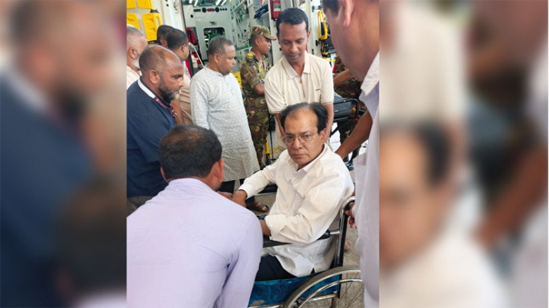 সৈয়দপুর বিমানবন্দরে অসুস্থ ত্রাণমন্ত্রী, এয়ার অ্যাম্বুলেন্সে নেওয়া হচ্ছে ঢাকায়