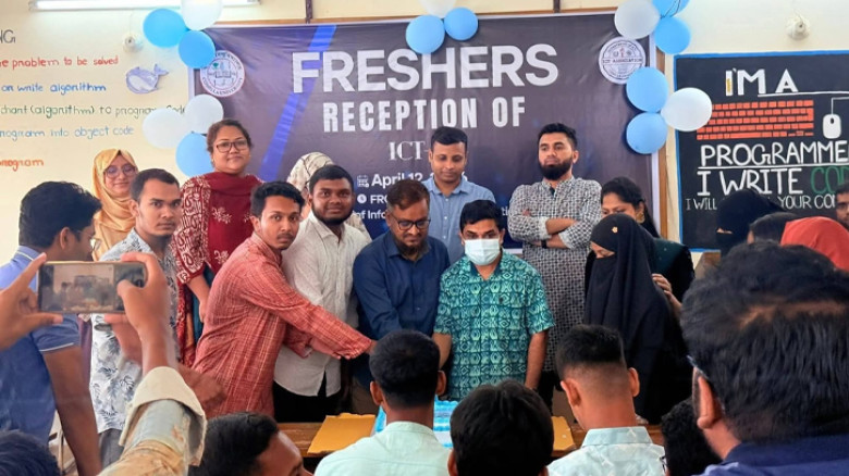নবীনদের পদচারণায় মুখর কুবি ক্যাম্পাস, উৎসবমুখর বরণ