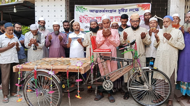 রামনগরে অসহায় যুবকের কর্মসংস্থানে পাশে দাঁড়ালেন মুন্সি নাজমুল