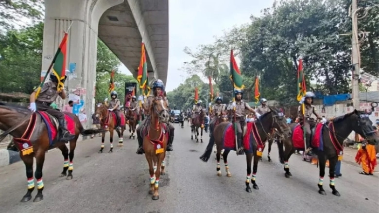 বৈশাখী শোভাযাত্রায় নতুন মাত্রা, সম্মুখসারিতে ডিএমপির অশ্বারোহী ইউনিট