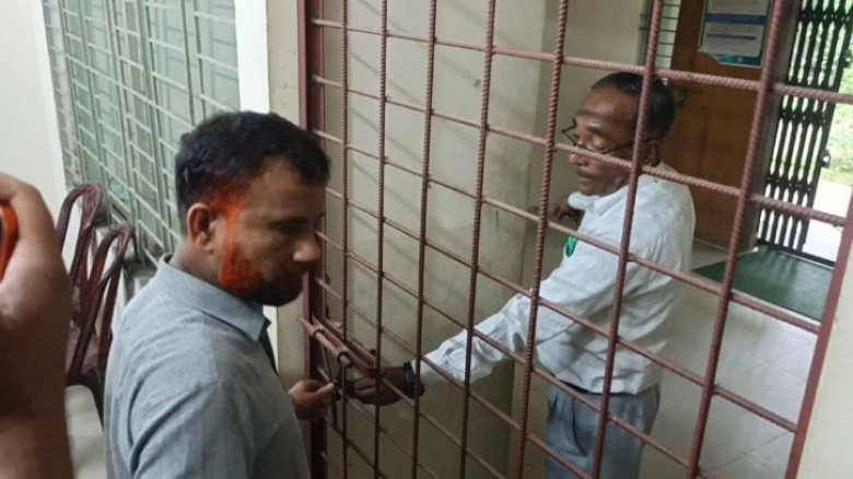 ব্রাহ্মণবাড়িয়ায় ভূমি অফিসে ঘুষবাণিজ্য নিয়ে তথ্য সংগ্রহ করতে গিয়ে সদ্য সংবাদের প্রতিনিধি সহ তিন সাংবাদিক অবরুদ্ধ