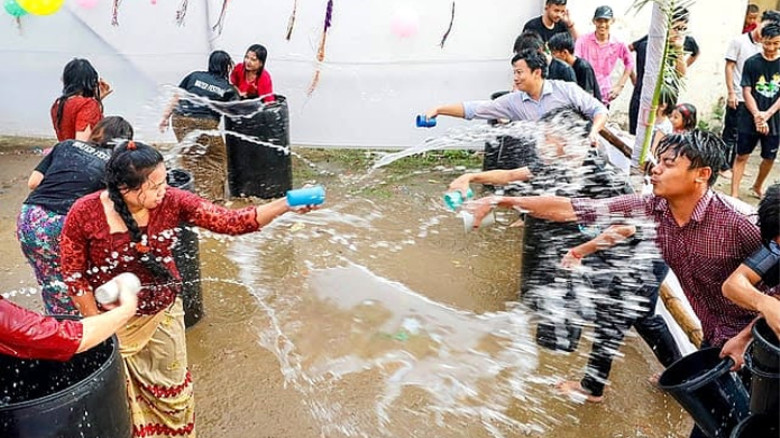 কক্সবাজারে কাল থেকে জলকেলিতে মেতে উঠবে রাখাইন সম্প্রদায়