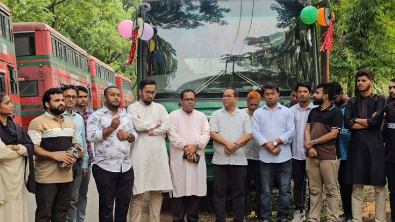 জাকসুর উদ্যোগে দেড় বছর পর ফের চন্দ্রা রুটে বাস সার্ভিস চালু